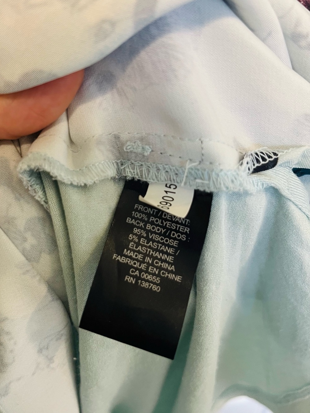 RW&CO. Light Mint Floral V-Neck Blouse Size L - Picture 6 of 6